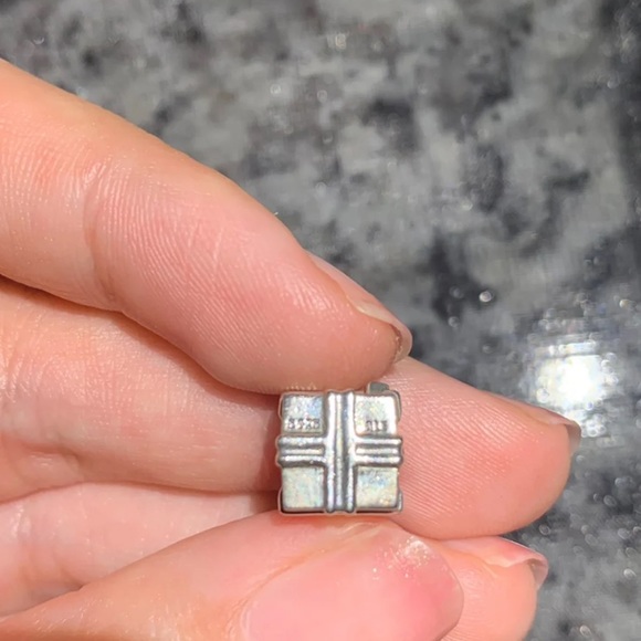 Pandora Gleaming Gift Charm - Picture 5 of 5